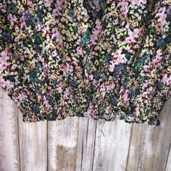 Wild Fable Pale Floral Ruffle Long Sleeve Blouse - Picture 3 of 7